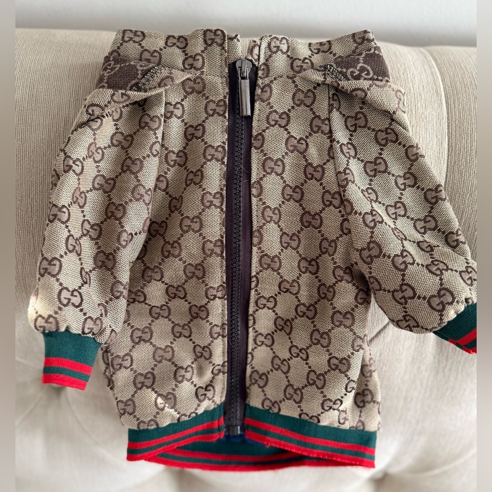 Gucci 🐾 Monogram Dog Jacket in Tan and Green - Picture 8 of 10